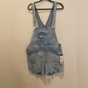 2X. ALMOST FAMOUS. Short overalls. New with tags.